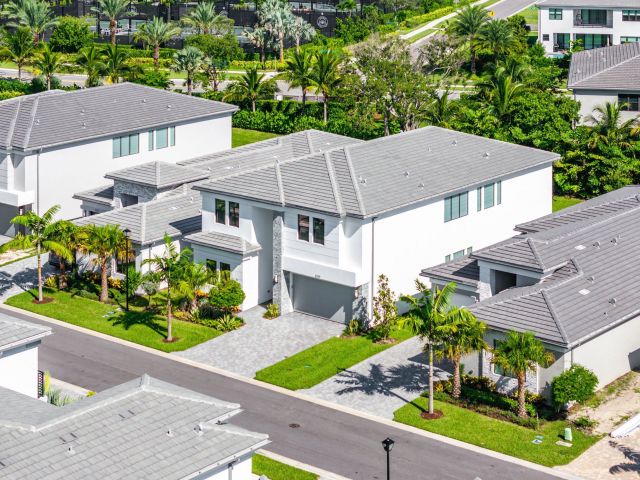 Продажа дома по адресу 8349 Royal County Down Road - фото 6539711