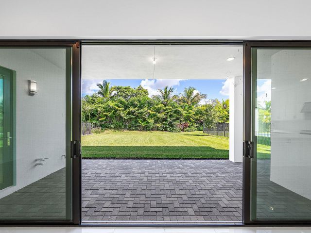 Продажа дома по адресу 8349 Royal County Down Road - фото 6539714