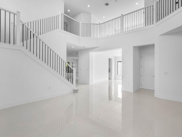 Продажа дома по адресу 8349 Royal County Down Road - фото 6539720