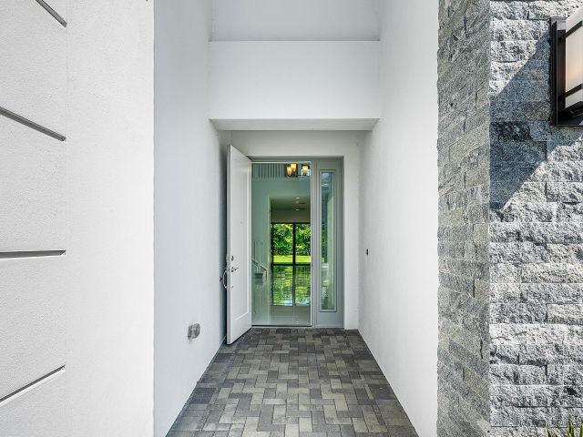 Продажа дома по адресу 8349 Royal County Down Road - фото 6539722