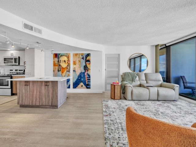 Продажа квартиры #2504 - фото 7122094