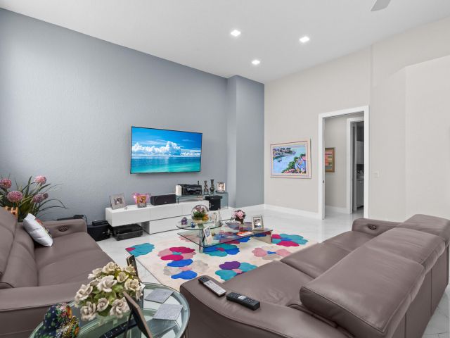 Продажа дома по адресу 16112 Villa Vizcaya Place - фото 6532516