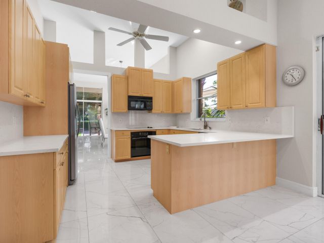 Продажа дома по адресу 16112 Villa Vizcaya Place - фото 6532520