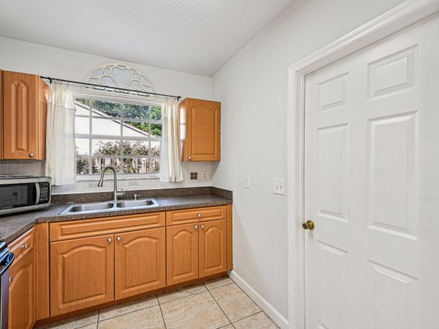 Продажа дома по адресу 423 Kern Street - фото 6533737