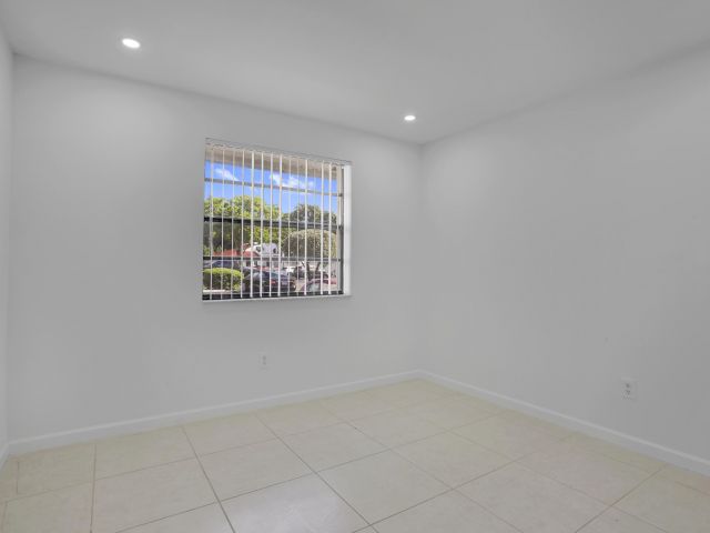 Дом в аренду по адресу 315 NW 36th Avenue - фото 6565065