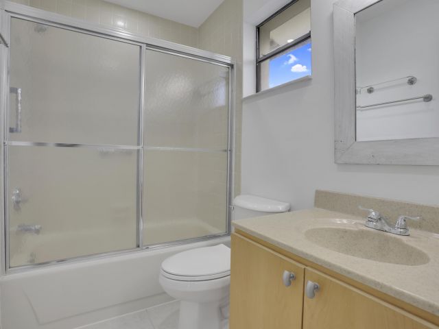 Дом в аренду по адресу 315 NW 36th Avenue - фото 6565066