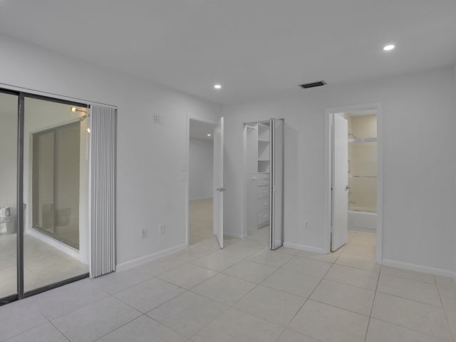 Дом в аренду по адресу 315 NW 36th Avenue - фото 6565068