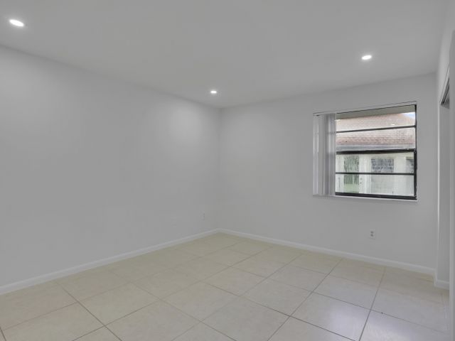 Дом в аренду по адресу 315 NW 36th Avenue - фото 6565071