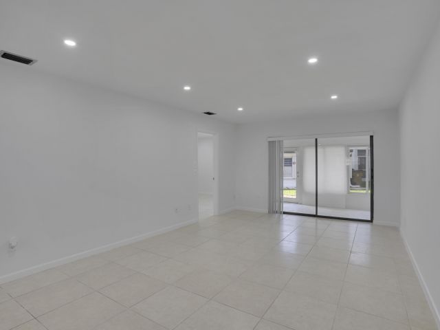 Дом в аренду по адресу 315 NW 36th Avenue - фото 6565073