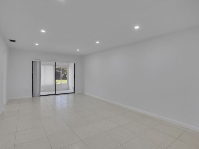 Дом в аренду по адресу 315 NW 36th Avenue - фото 6565074