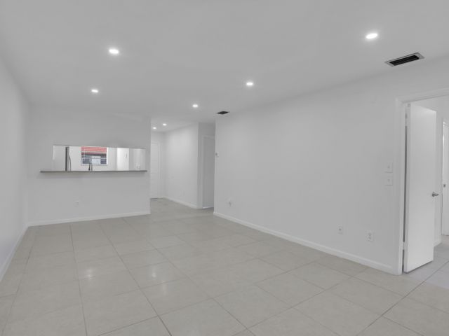 Дом в аренду по адресу 315 NW 36th Avenue - фото 6565075