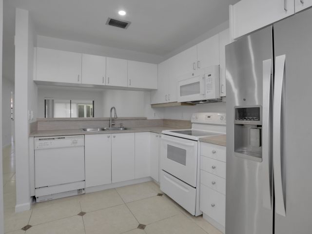 Дом в аренду по адресу 315 NW 36th Avenue - фото 6565077