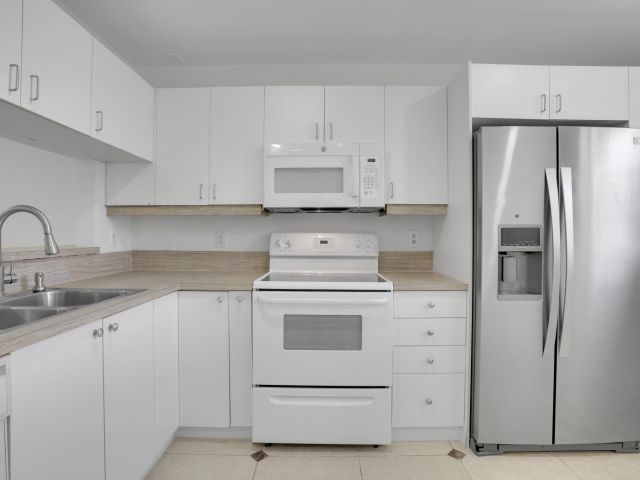 Дом в аренду по адресу 315 NW 36th Avenue - фото 6565079