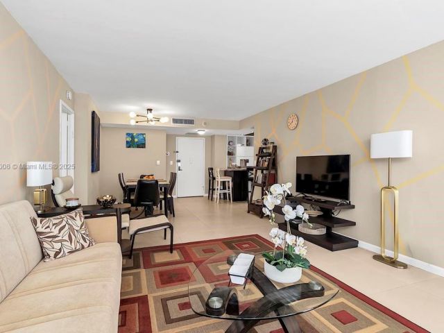 Продажа квартиры #708 - фото 7435456