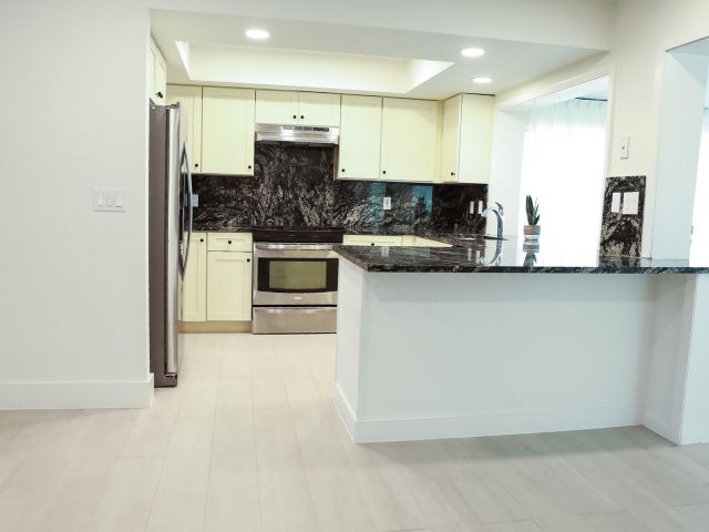 Продажа дома по адресу 1502 NW 4th Avenue - фото 6542650