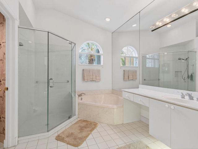 Продажа дома по адресу 18718 Sea Turtle Lane - фото 6548136