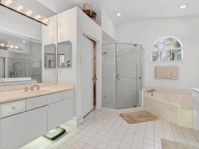 Продажа дома по адресу 18718 Sea Turtle Lane - фото 6548137