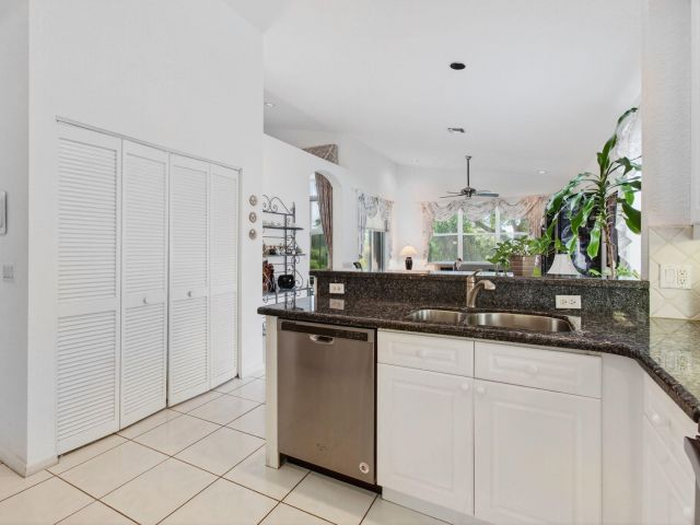 Продажа дома по адресу 18718 Sea Turtle Lane - фото 6548149