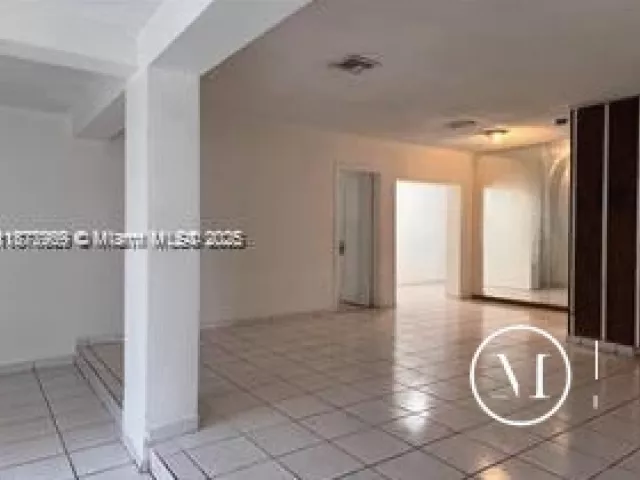 Продажа дома по адресу 1565 NE 141st St - фото 6568573