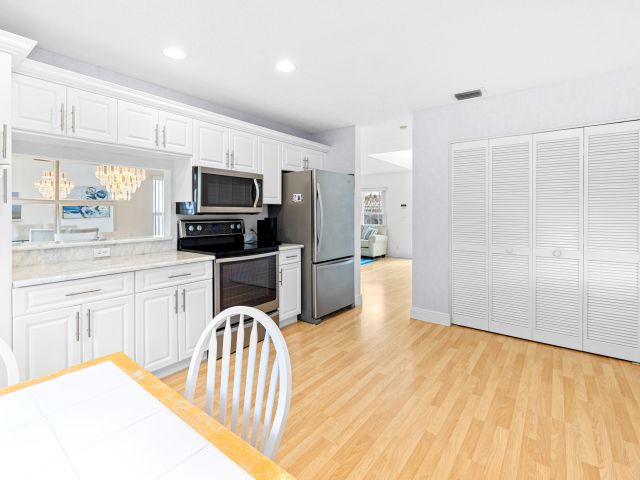 Продажа дома по адресу 10652 Buttonwood Lake Drive - фото 6537040