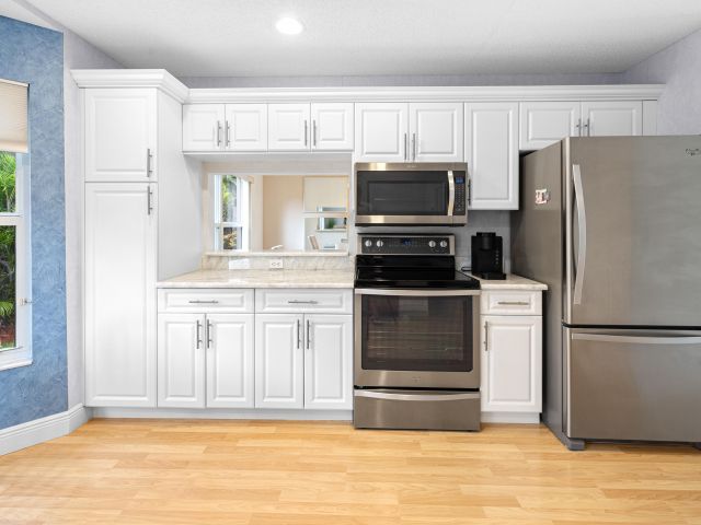 Продажа дома по адресу 10652 Buttonwood Lake Drive - фото 6537042