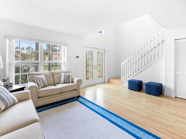 Продажа дома по адресу 10652 Buttonwood Lake Drive - фото 6537047