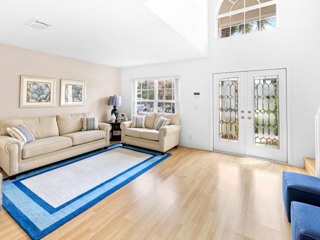 Продажа дома по адресу 10652 Buttonwood Lake Drive - фото 6537049