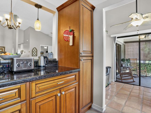 Продажа дома по адресу 8541 Old Towne Way - фото 6534385