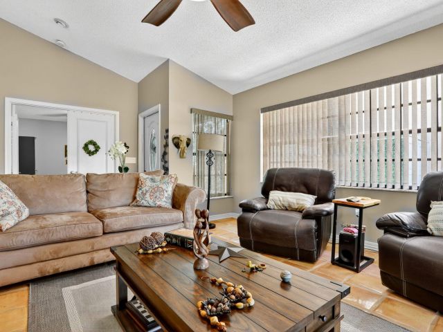 Продажа дома по адресу 8541 Old Towne Way - фото 6534393