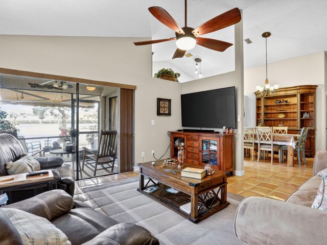 Продажа дома по адресу 8541 Old Towne Way - фото 6534395