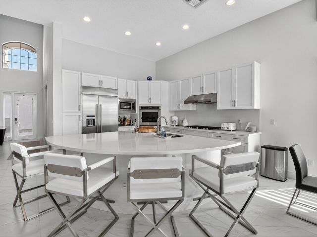 Продажа дома по адресу 16245 Cabernet Drive - фото 6627041