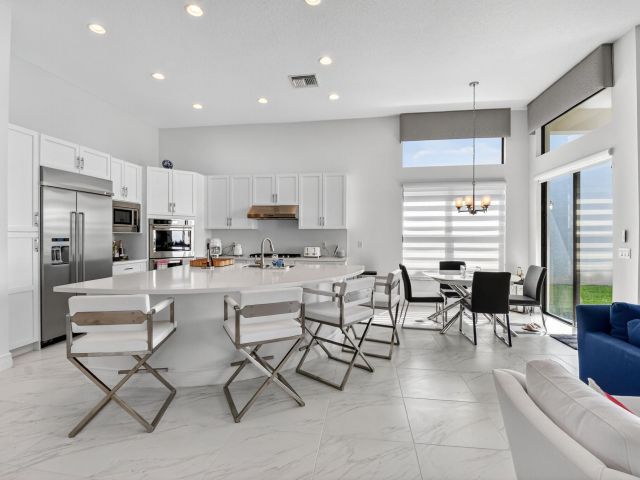 Продажа дома по адресу 16245 Cabernet Drive - фото 6627042