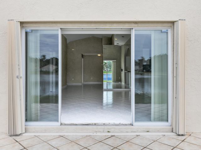 Продажа дома по адресу 10241 Fanfare Drive Drive - фото 6781968