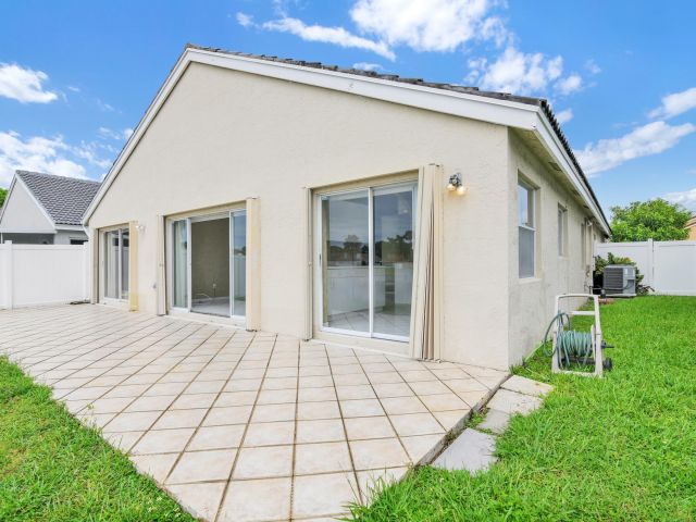 Продажа дома по адресу 10241 Fanfare Drive Drive - фото 6781969