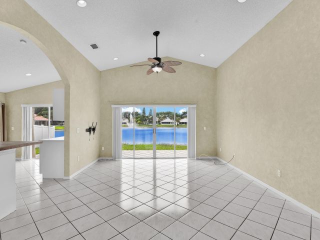 Продажа дома по адресу 10241 Fanfare Drive Drive - фото 6781975