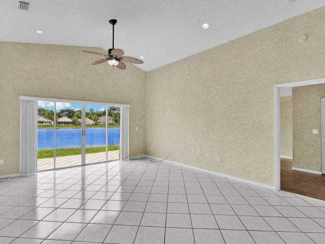 Продажа дома по адресу 10241 Fanfare Drive Drive - фото 6781976