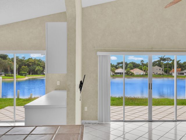 Продажа дома по адресу 10241 Fanfare Drive Drive - фото 6781977