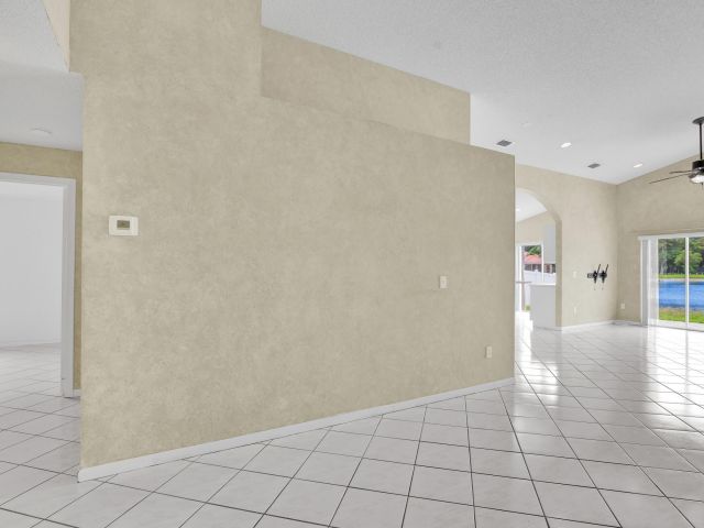 Продажа дома по адресу 10241 Fanfare Drive Drive - фото 6781981