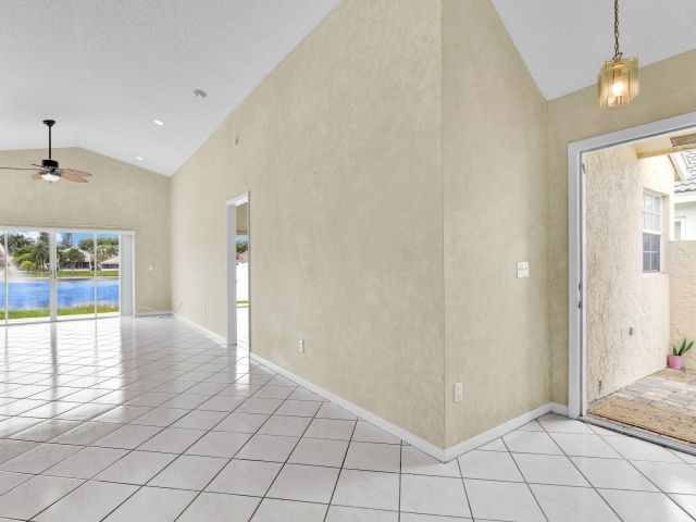 Продажа дома по адресу 10241 Fanfare Drive Drive - фото 6781983