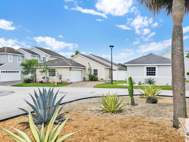 Продажа дома по адресу 10241 Fanfare Drive Drive - фото 6781986