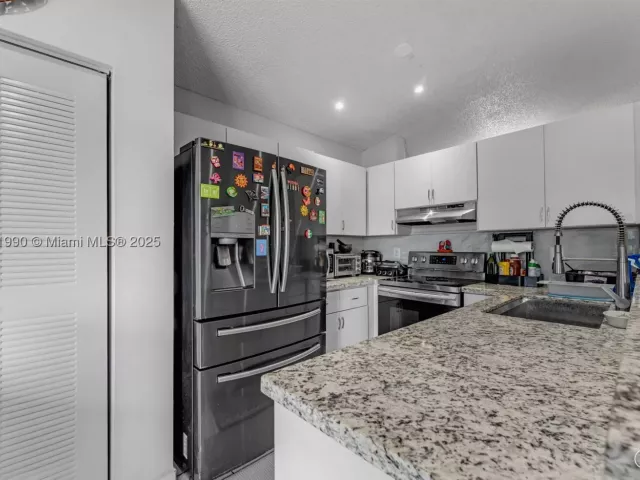 Продажа дома по адресу 8101 SW 159th Ct - фото 9374499