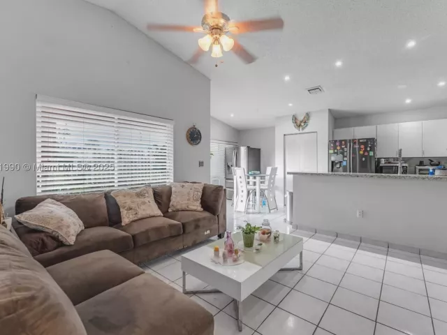 Продажа дома по адресу 8101 SW 159th Ct - фото 9374501