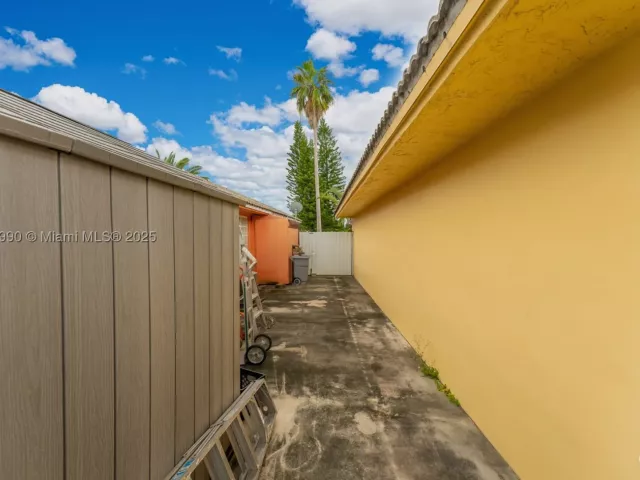 Продажа дома по адресу 8101 SW 159th Ct - фото 9374519