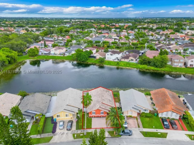 Продажа дома по адресу 8101 SW 159th Ct - фото 9374524