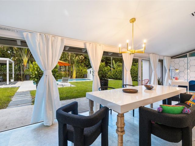 Продажа дома по адресу 11403 NE 8th Ave - фото 6538560