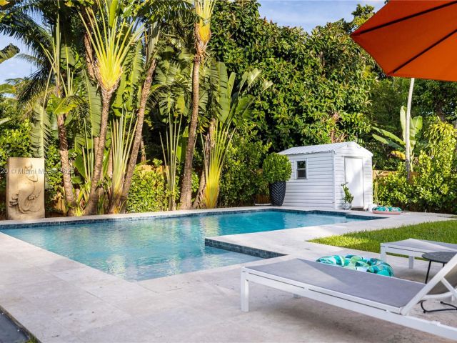 Продажа дома по адресу 11403 NE 8th Ave - фото 6538564