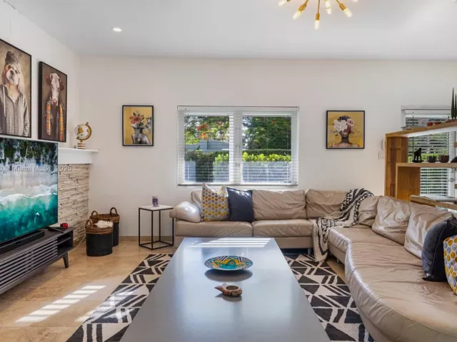 Продажа дома по адресу 11403 NE 8th Ave - фото 6538554