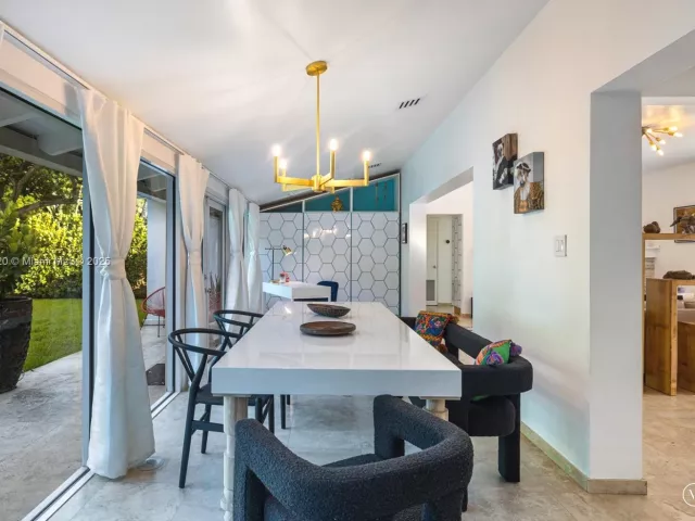 Продажа дома по адресу 11403 NE 8th Ave - фото 6538558