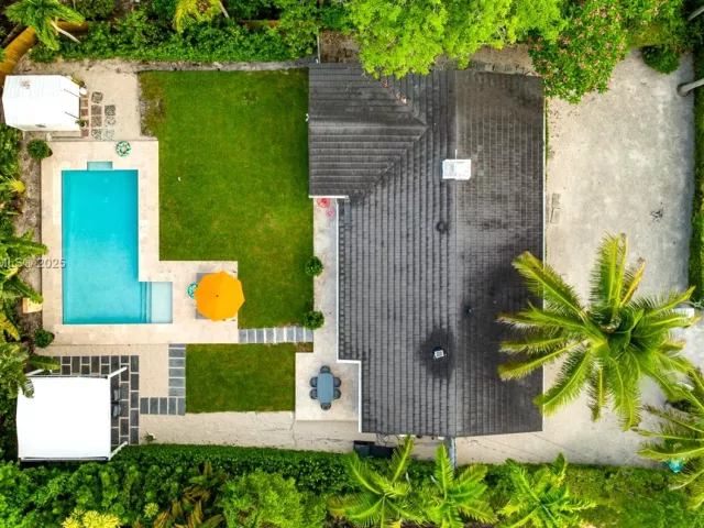 Продажа дома по адресу 11403 NE 8th Ave - фото 6538561