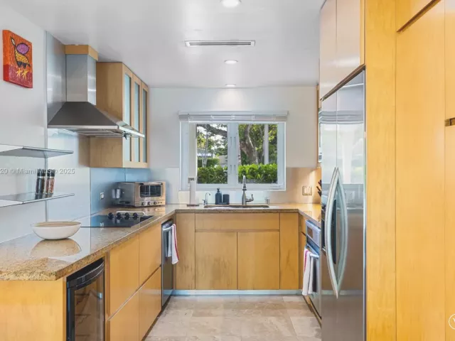 Продажа дома по адресу 11403 NE 8th Ave - фото 6538547